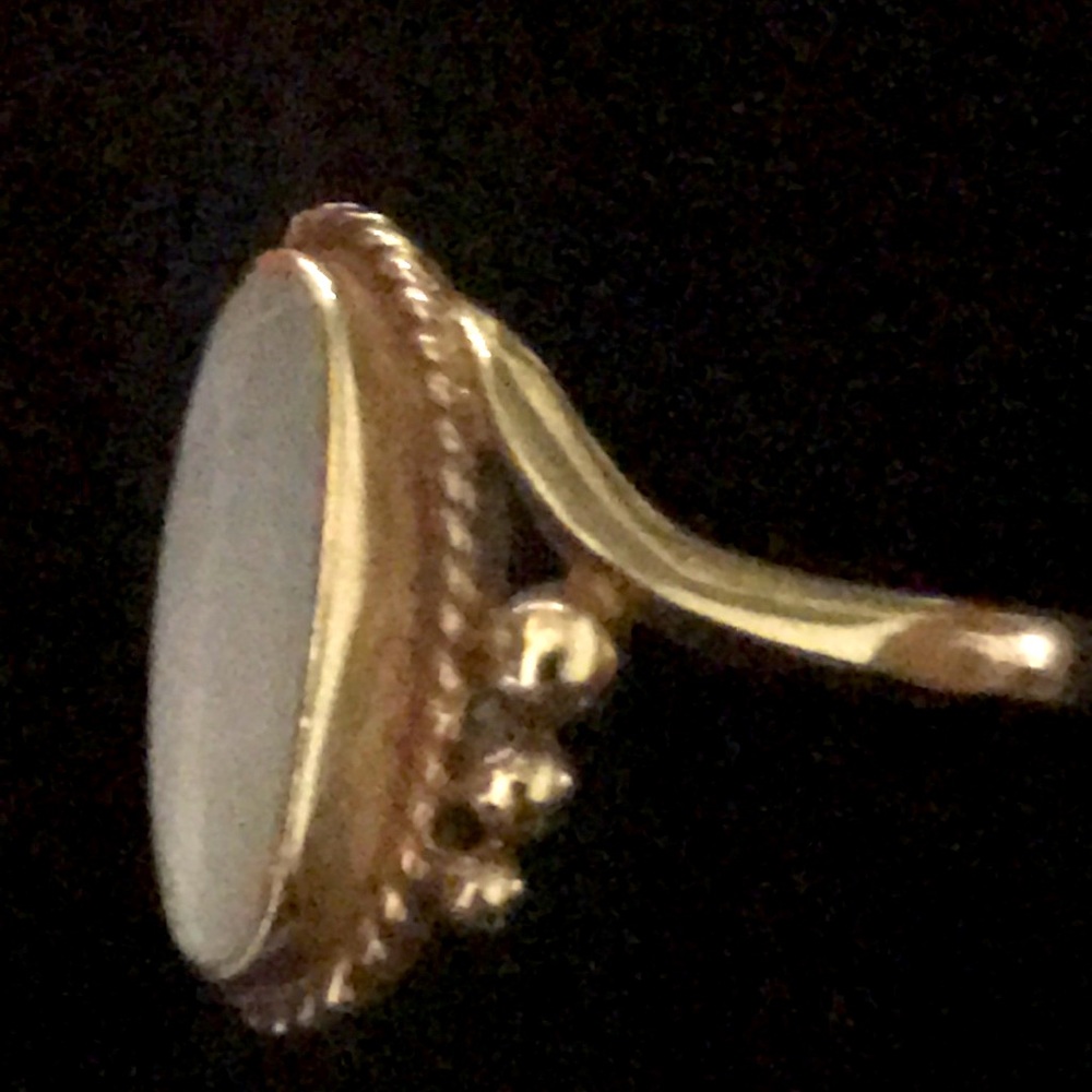 Vintage Copper Mother of Pearl Ring Size: 6 - Picture 2 of 5